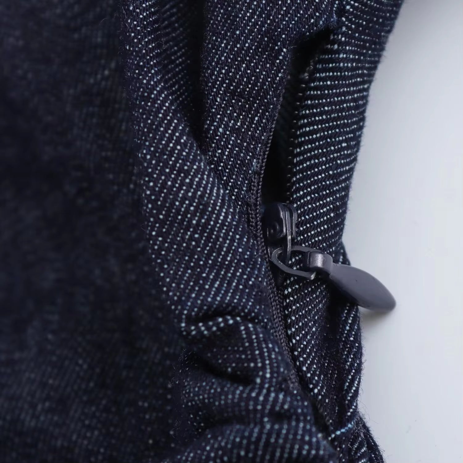2025 Spring New 1975 Series Denim MIDI Dress with Lapel Side Zipper Fashion Wrinkle Waist Slim Elegant Dress